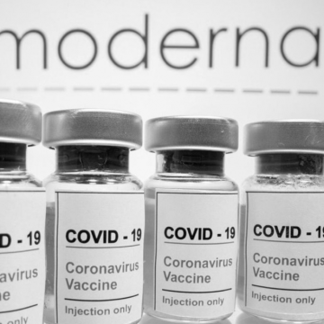В Україну прибуло 2 млн доз вакцини Moderna від COVAX