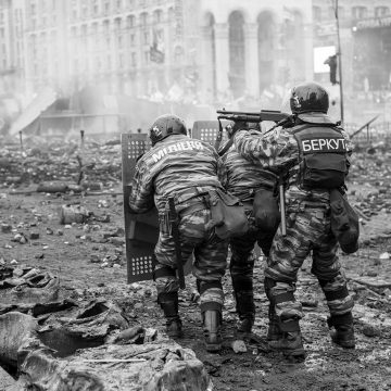 Обвинуваченого у вбивствах 48 людей на Майдані беркутівця поновили на посаді