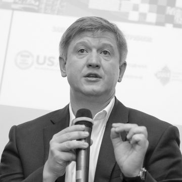 “Пояснення має давати Зеленський”. Данилюк стверджує, що Милованов виконував вказівку від Офісу президента