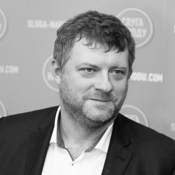 У “Слузі народу” відреагували на заяву Арахамії про підвищений тон Зеленського і Байдена