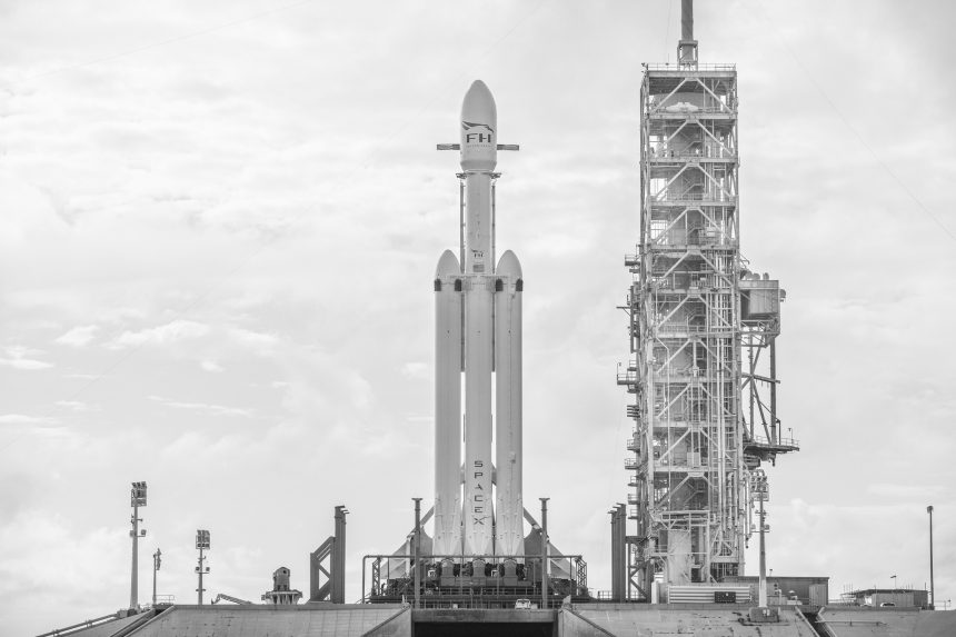 SpaceX готує стартову вежу Starship до перетворення на “Мехазіллу”