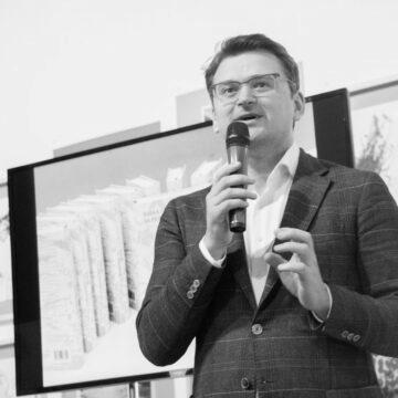Навіщо Зеленському Ілон Маск і Тім Кук і що від президента чекають українці у США?