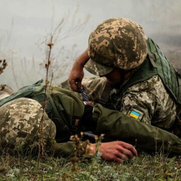 Бойовики шість разів порушували “тишу” на Донбасі. Один військовий загинув, двоє — поранені