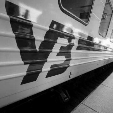 “Укрзалізниця” планує запустити перші отримані від КВБЗ два вагони на рейсі Маріуполь-Львів