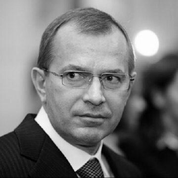 Суд зняв арешт з майна екссекретаря РНБО при Януковичі – Андрія Клюєва