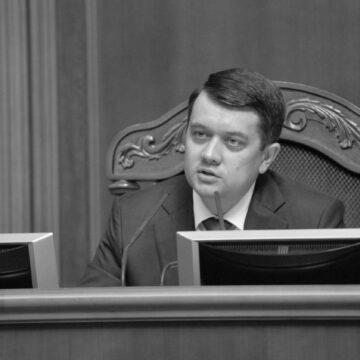Разумков продовжує критикувати політику президента Зеленського щодо санкцій РНБО