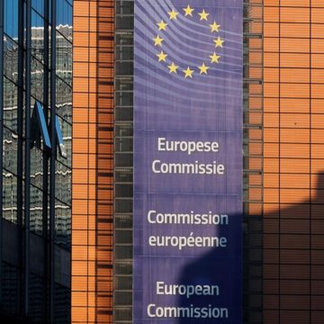 ЄС закликав Україну скасувати для українців можливість мати два закордонні паспорти одночасно