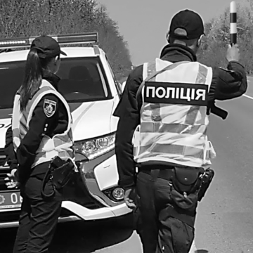 В Києві злий водій збив патрульного, бо той не давав проїхати через репетицію параду