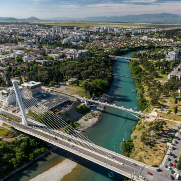 У Чорногорії спалахнула лісова пожежа. Вогонь наблизився до столиці