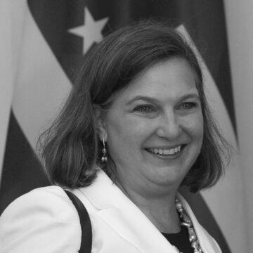 США занепокоєні атаками української влади на успішні реформи – Нуланд