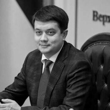 “Поки що з підписними листами ніхто не заходив” – Разумков про відставку