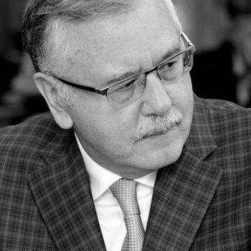 Стріляли не в Шефіра, а по машині і водієві, але Банкова відразу вказала на винних Стріляли не в Шефіра, а по машині і водієві, але Банкова відразу вказала на винних