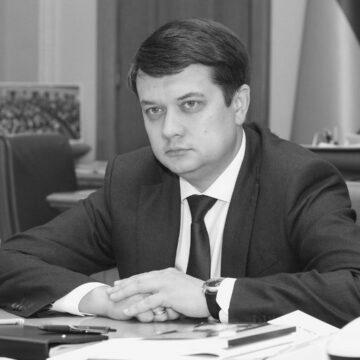 Разумков заявив, що не підтримав би процедуру прийняття закону про олігархів, якби не був на самоізоляції