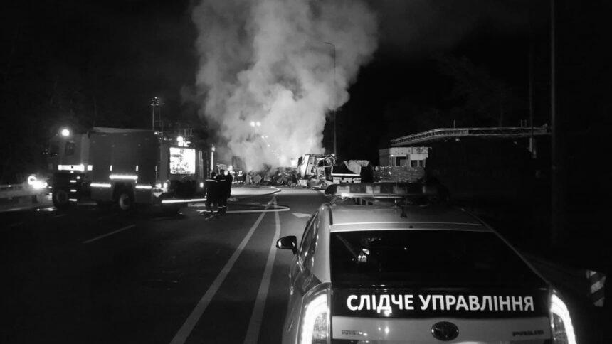 У Києві п’яний водій на мікроавтобусі врізався у поліцейське авто, є постраждалі