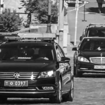 ЗМІ показали посилений кортеж Зеленського після замаху на Шефіра