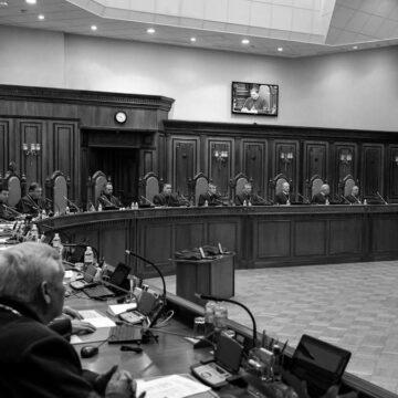 Закрито провадження за поданням депутатів щодо люстрованих керівників вищів
