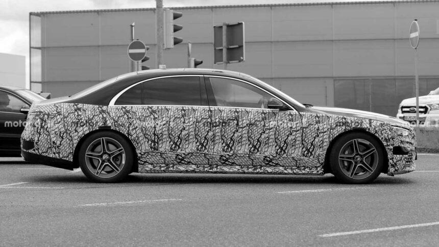Новий гібридний автомобіль Mercedes помічений на Нюрбургрингу