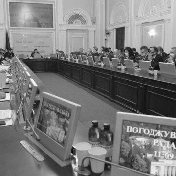 У Раді заявили про спроби фальсифікації тексту закону про олігархів У Раді заявили про спроби фальсифікації тексту закону про олігархів