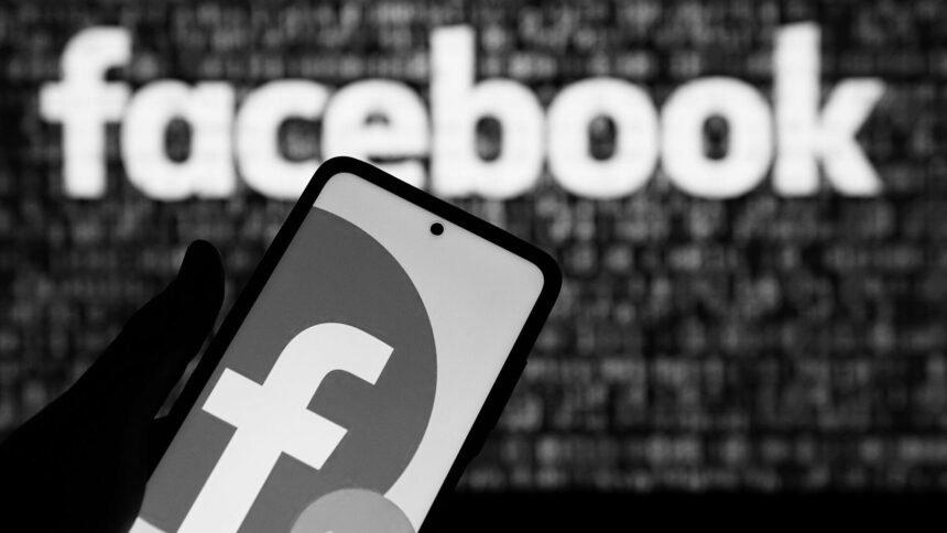 Facebook планує змінити назву