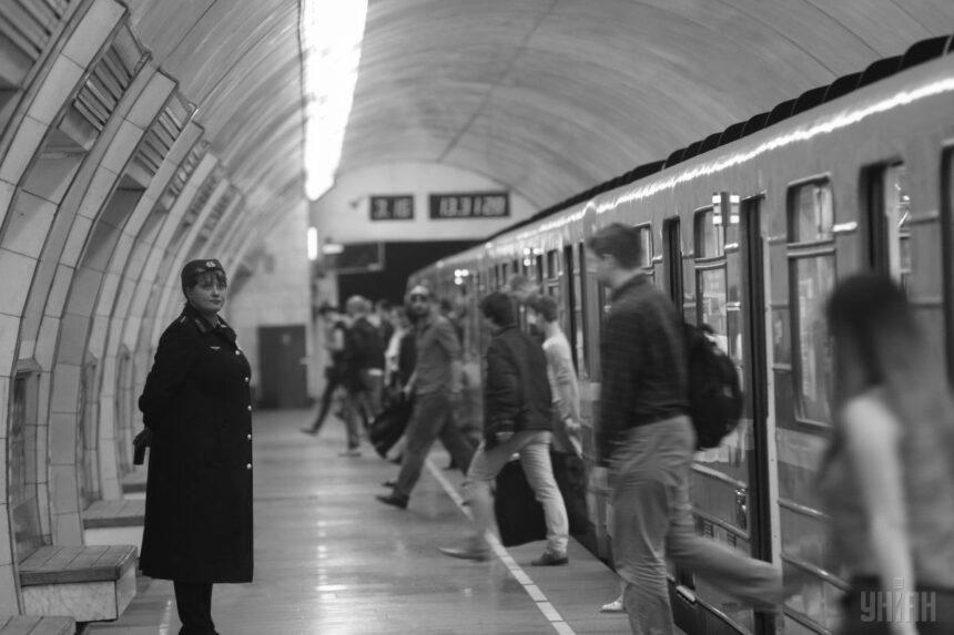 Поліцейські з’ясували, що кожен десятий їздить у метро Києва без маски