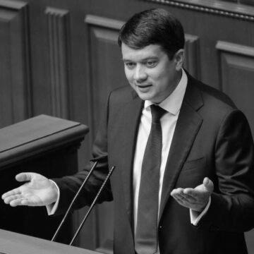 Другою особою в Україні є голова Офісу президента. Не вважаю, що це правильно, – Разумков
