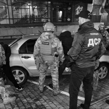 У Дніпрі за скоєння резонансного вбивства трирічної давнини затримали озброєну злочинну групу