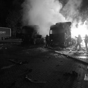 Після вибуху на АЗС під Харковом третій день триває пожежа
