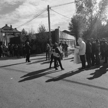 До будинку Зеленського приїхали десятки авто, планується акція