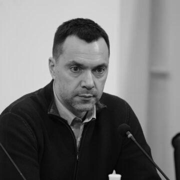 Арестович назвав “реальною політикою” реакцію світової спільноти на вибори в Держдуму, зокрема у Криму