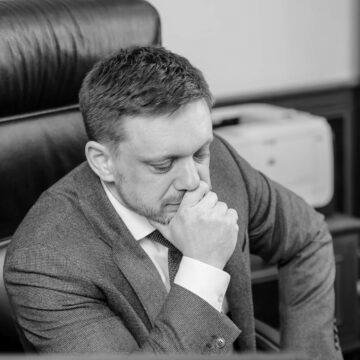 Напад на журналістів: наглядова рада Укрексімбанку звільнила Мецгера