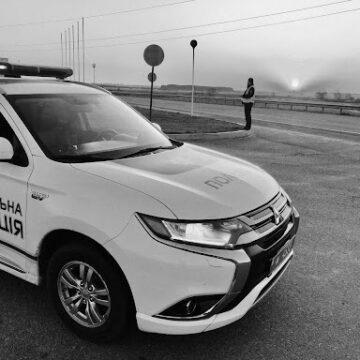 “Зірка” TikTok: українець заплатить штраф за те, що помочився на автомобіль патрульної поліції Києва