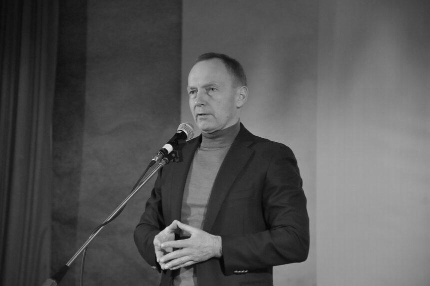 Мер Чернігова назвав закріплений у Конституції курс на НАТО “фігнею”