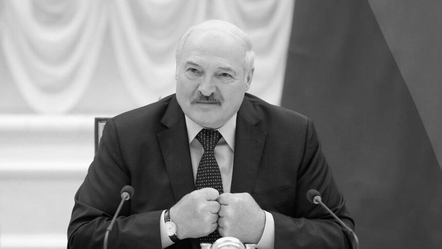 За наказом Лукашенко мігрантів відведено від кордону