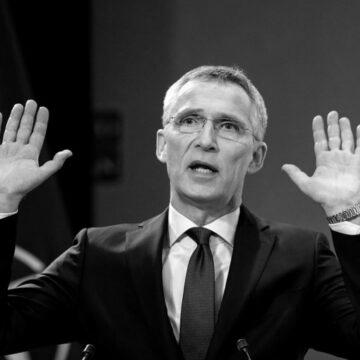 Йенс Столтенберг висловив свої сподівання на діалог з Росією
