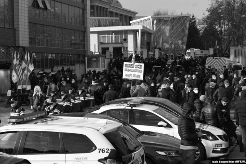 В Тбілісі поліція силою розігнала мітинг на підтримку Саакашвілі