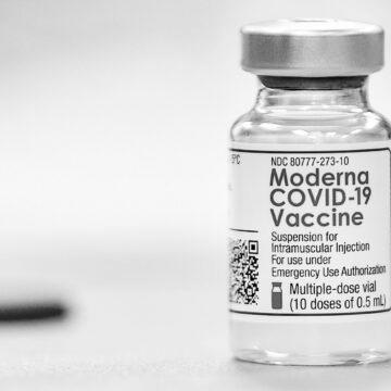 До кінця тижня Україна отримає додаткові дози вакцини Moderna