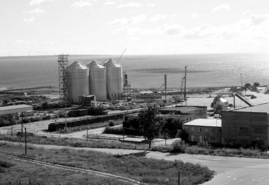 “Укрексімбанк” продає право вимоги за кредитом на будівництво зернового терміналу в порту “Очаків”