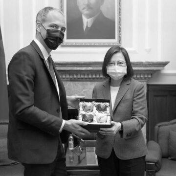 Надійшла негативна реакція Китаю на візит до Тайваню депутатів від ЄС