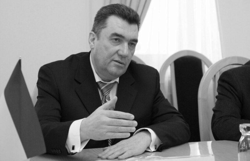 Данілов:”РФ стягує війська до українських кордонів для підняття ставок”