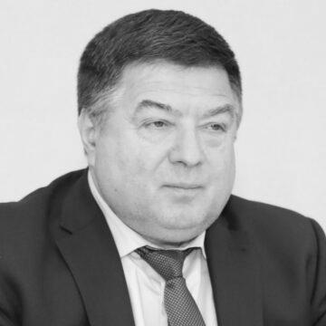 Провадження в справі Тупицького зупинене судом