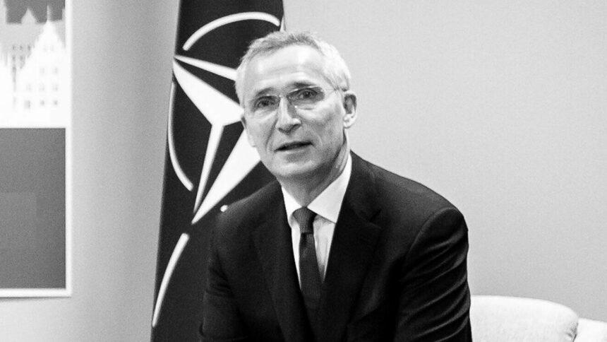 НАТО закликає відвести війська на свята