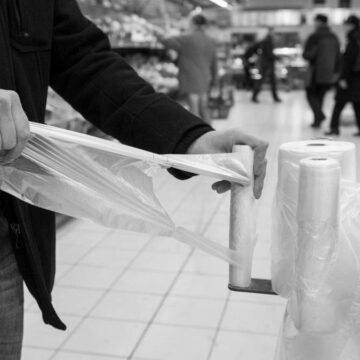 Розпочинає свою дію закон про обмеження обігу пластикових пакетів