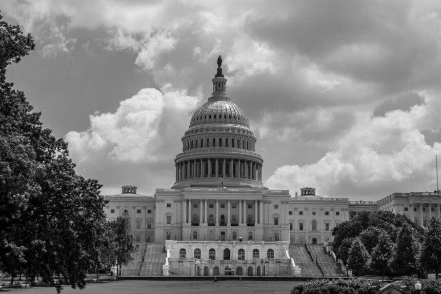США розглядає варіанти обмеження ввезення смартфонів в Росію