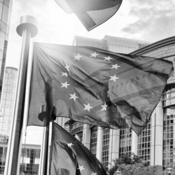 Єврокомісія може розглянути зупинку “Північного потоку-2” і відключення Росії від SWIFT