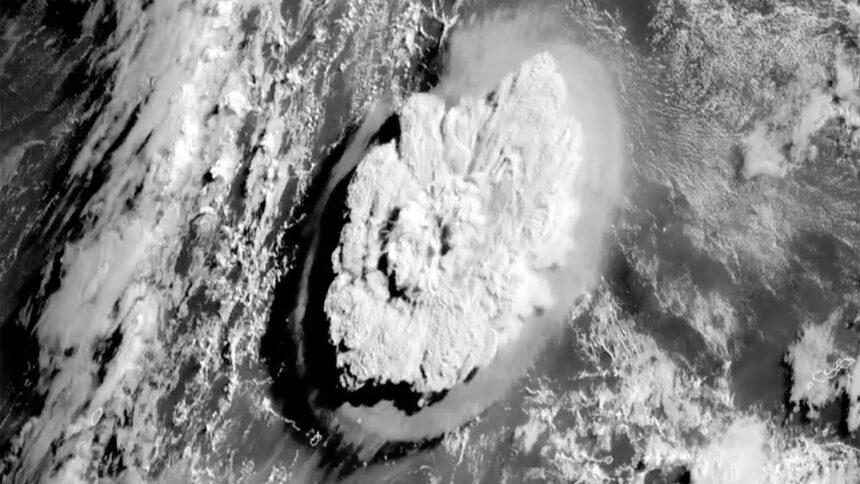 002 У Тихому океані прокинувся вулкан: відгомони цунамі дісталися України