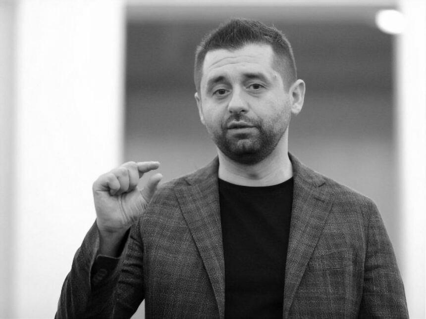 Партія “Слуга Народу”  все більше відстає від “Європейської солідарності” – свіжі рейтинги