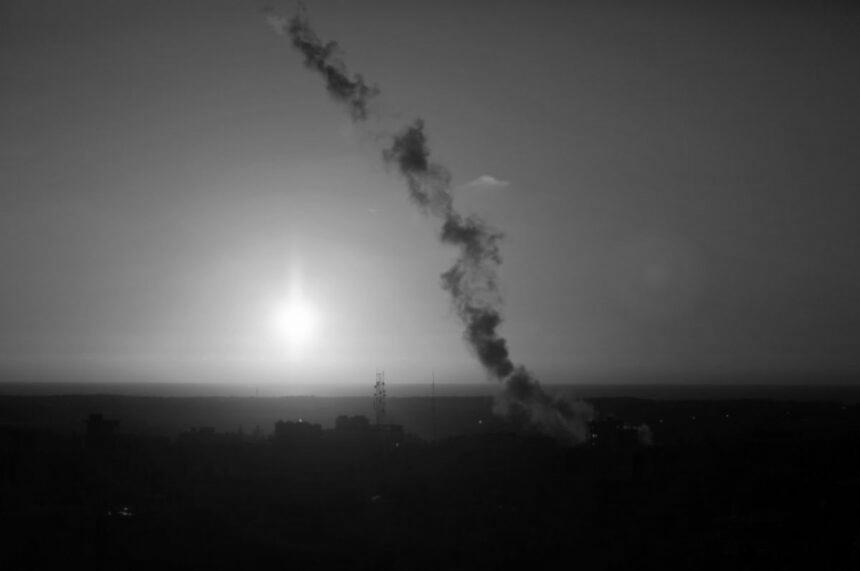 Крилатими та балістичними ракетами обстрілюються стратегічні об’єкти Києва