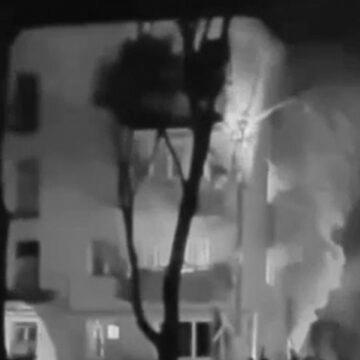 У житловий будинок в центрі Чернігова влучила ракета (відео)