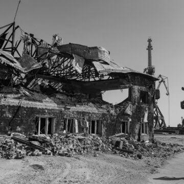 Заборона всього українського – у Маріуполі терористи продовжують репресії та шукають “азовців”