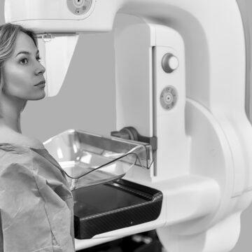 Обстеження, що виявляє рак грудей навіть на початкових стадіях, сьогодні безкоштовно доступне для кожної мешканки Києва (+адреси кабінетів мамографії)
